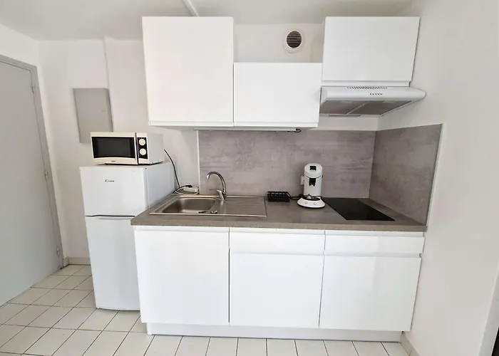 En Bord De Avec Piscine, Terrasse Et Parking Prive - Fr-1-387-67 * Marseillan (Herault)